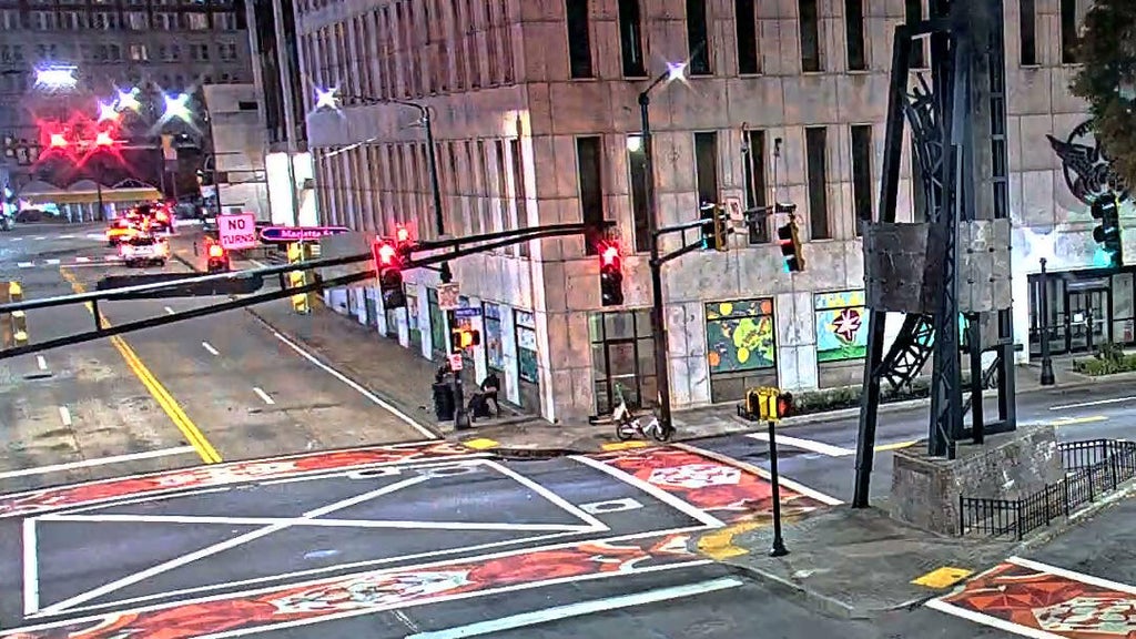 Police searching for suspects after man robbed and attacked in downtown Atlanta — Rome Business news